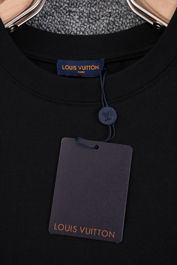 ブランドTシャツ側面デザイン